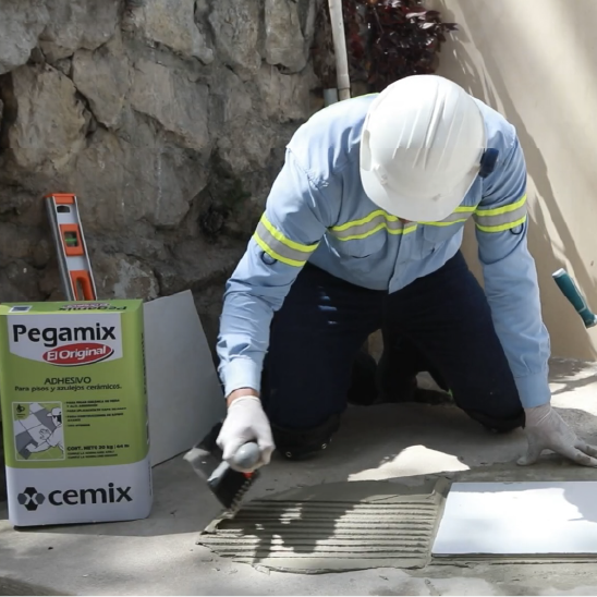 Adhesivos PEGAMIX Cemix, una marca de Saint-Gobain: la base para instalaciones duraderas y profesionales